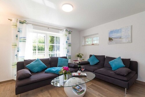 Ostseeperlen-Haus 2 - Kinderfreundliches, helles Ferienhaus mit Garten, Terrasse