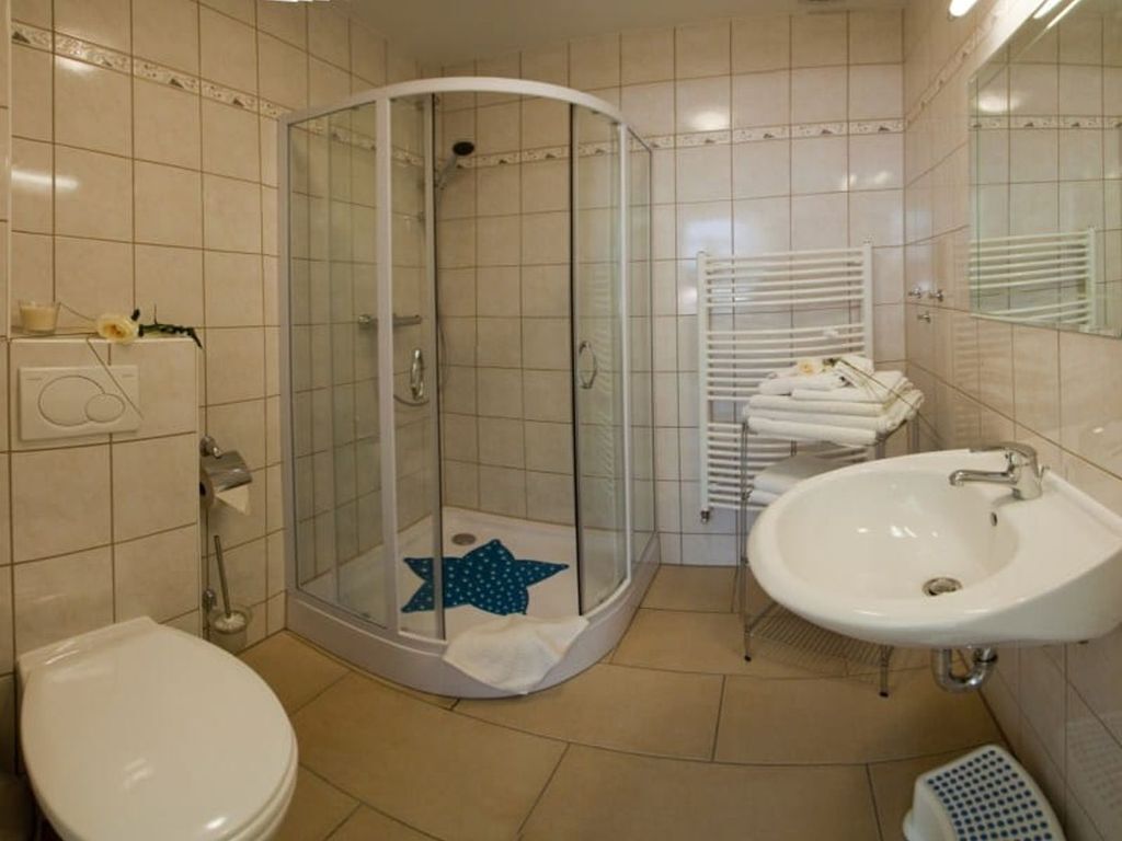 Shower, free toiletries, hair dryer, towels