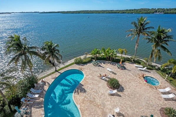 Outdoor pool, a heated pool - Top-Floor Waterfront Condo with Bay view + Pool and Hot Tub (St. Petersburg)