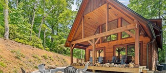 Minutes to the Blue Ridge Pkwy + firepit &  wood