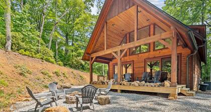 Minutes to the Blue Ridge Pkwy + firepit & wood