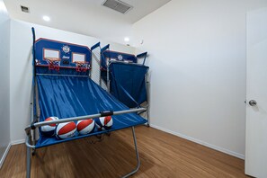 Spielezimmer
