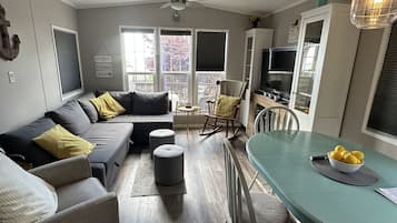 Älytelevisio, takka, DVD-soitin