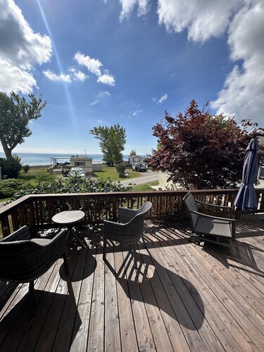 Lakeview Sherkston Shores Cottage with Lifted Golf Cart