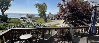 Lakeview Sherkston Shores Cottage with Lifted Golf Cart