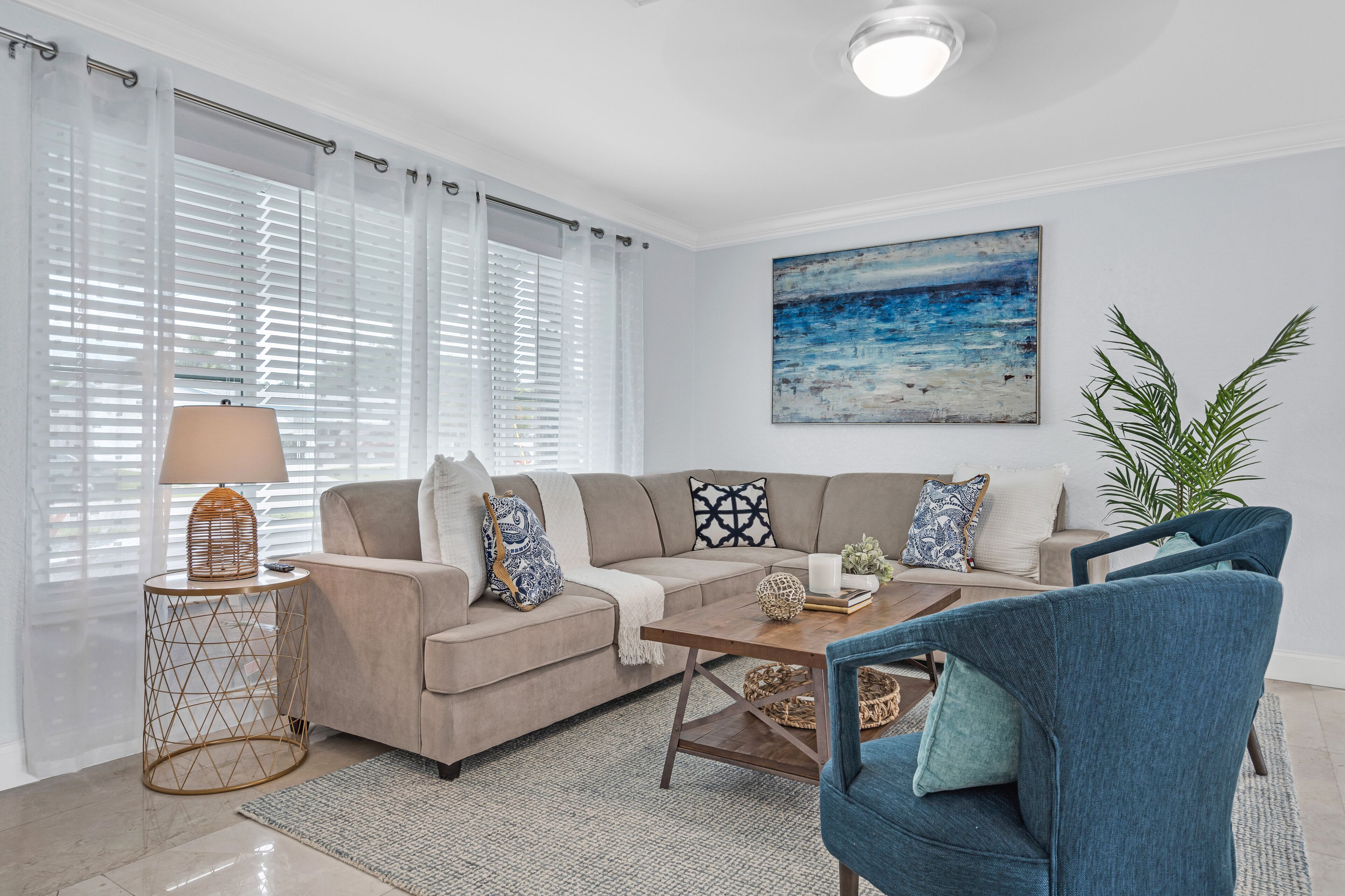 TV connectée, table de tennis de table, livres, services de streaming