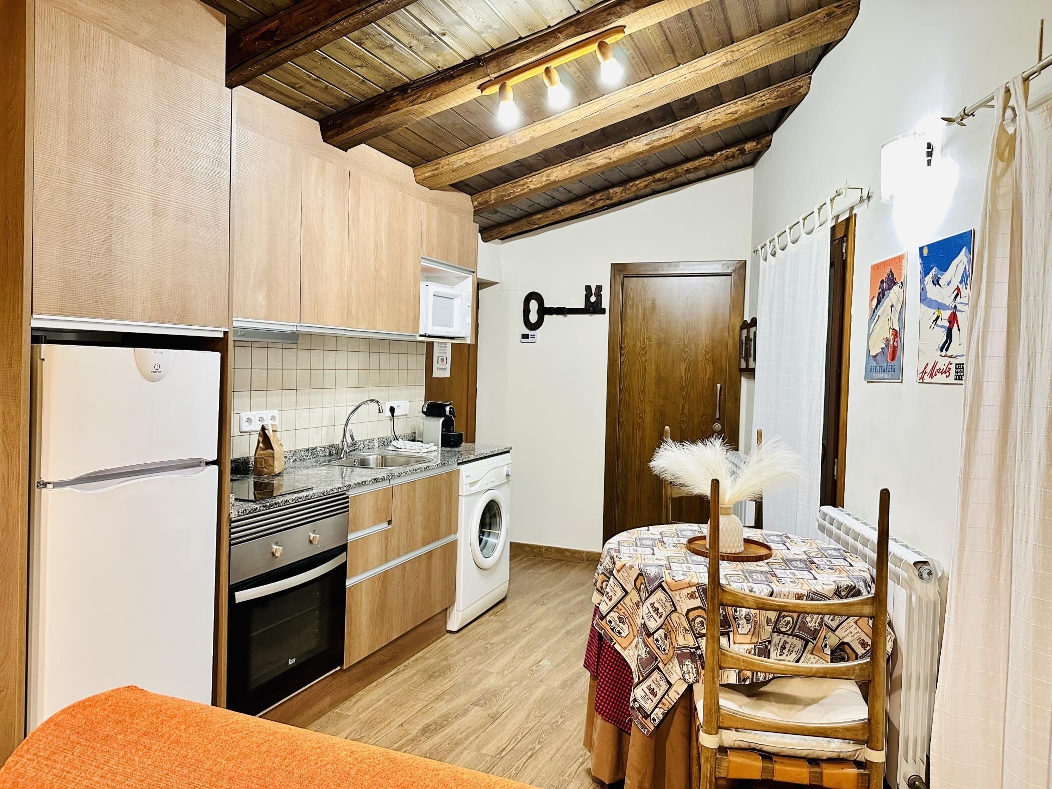 APARTAMENT CASA SASTRET by IMMOVALL