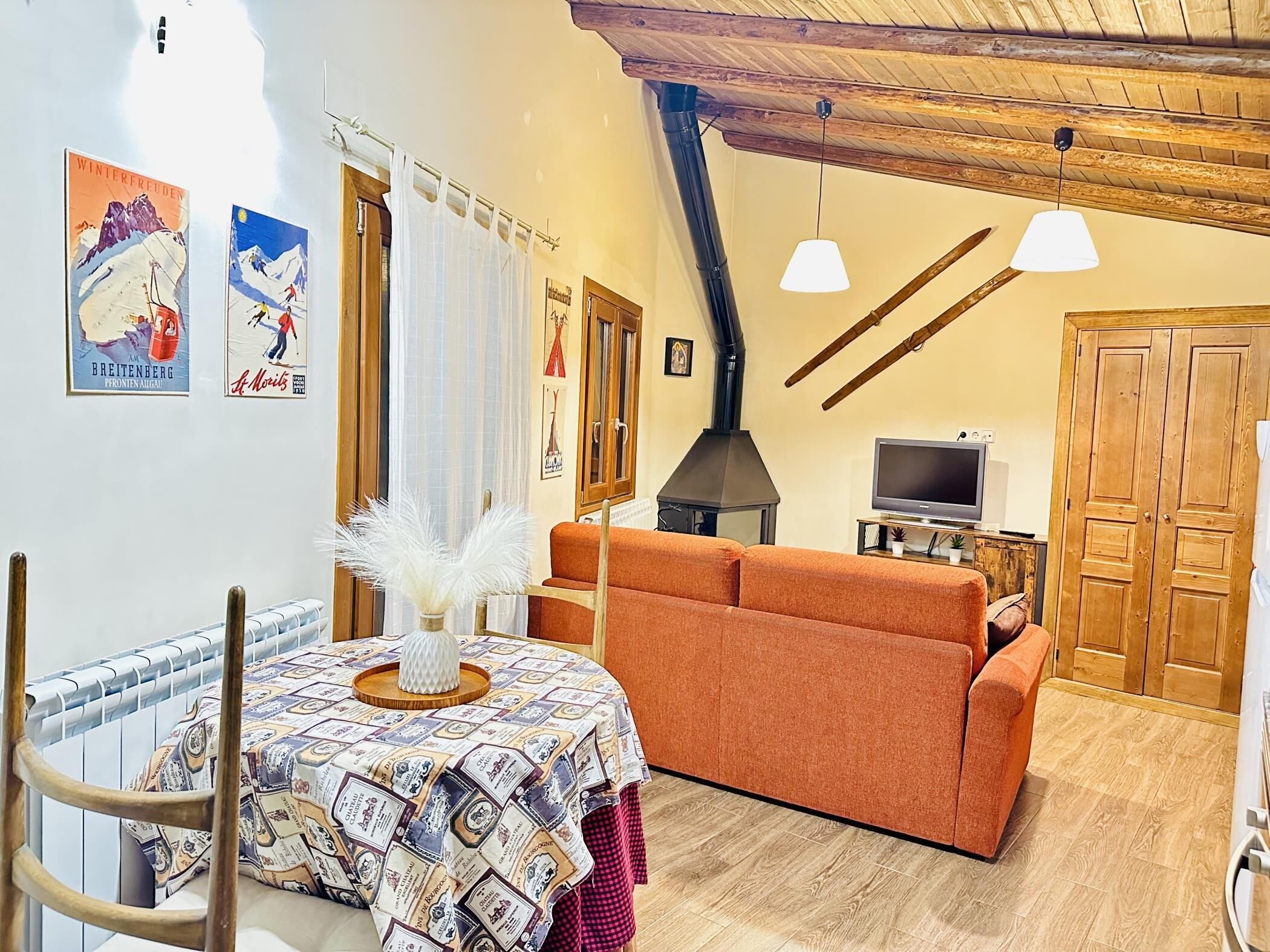 APARTAMENT CASA SASTRET by IMMOVALL