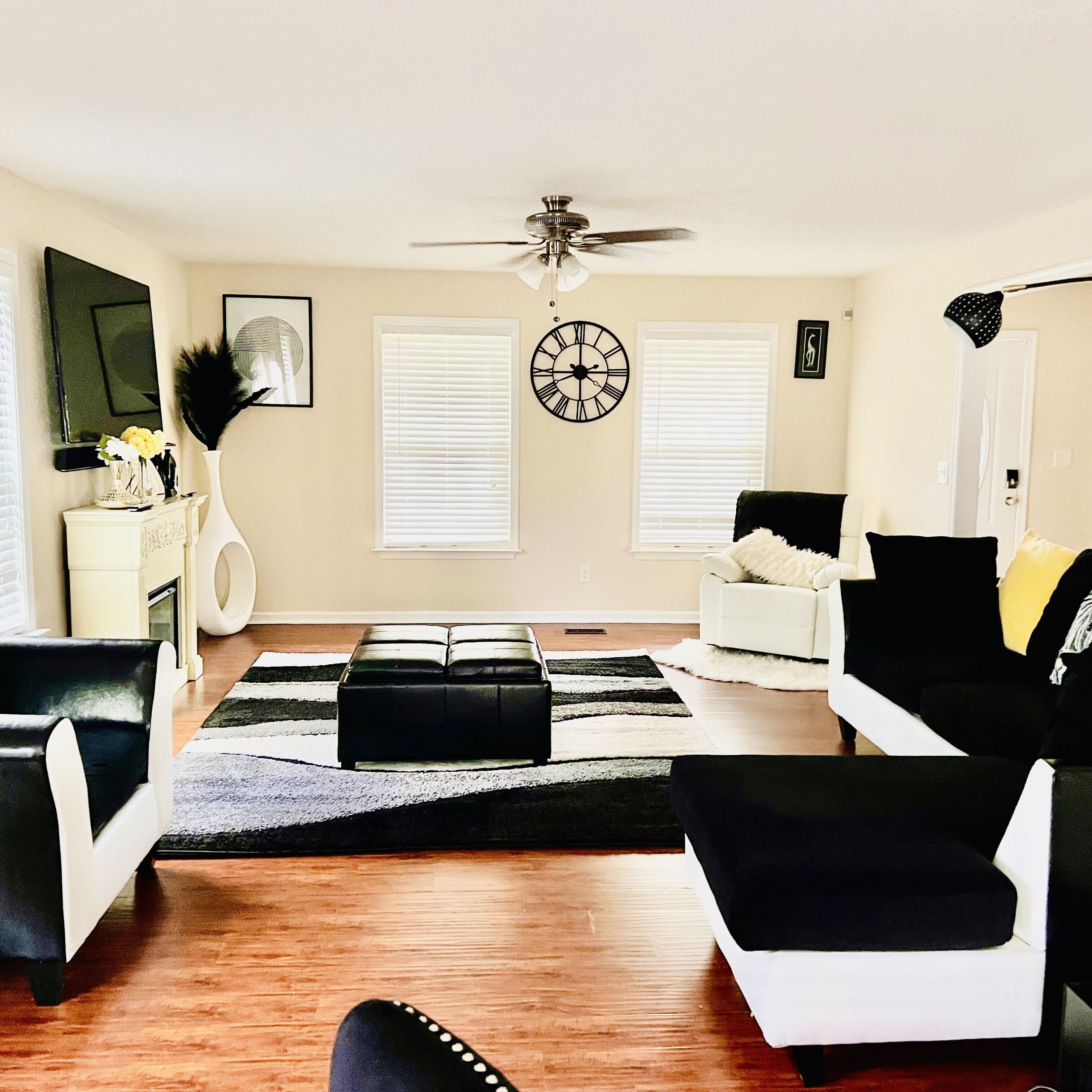 Entire house: Clean & spacious house 4 the family. 