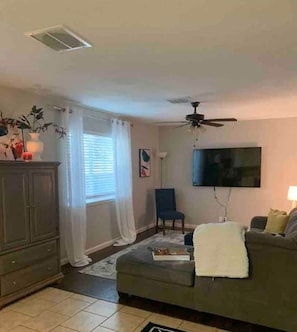 Living area - Hurst Texas Home 15 min from DFW (Hurst)