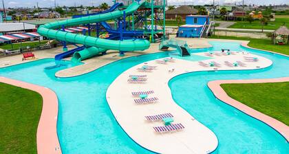 Winter Warm Up Special! Hot Tub, Pet Friendly & Direct Beach Access!