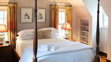 Holly Room | 1 bedroom, premium bedding, individually decorated, iron/ironing board