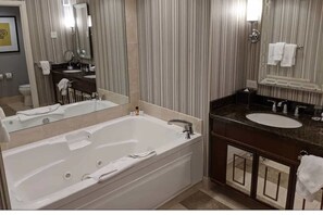 Bathroom - (EDC Weekend)Beautiful 2 Queen Premium  Bedroom CAESARS PALACE LAS VEGAS (Las Vegas)