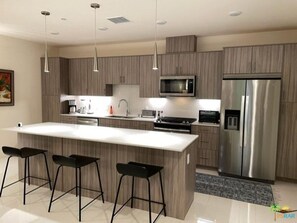Réfrigérateur, four à micro-ondes, un four, surface de cuisson