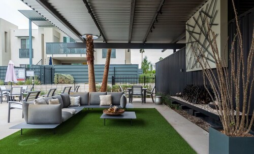 Luxury 2 Bedroom Condo with private yard. Just blocks from Downtown Palm Springs