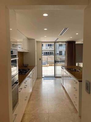 Fridge, microwave, oven, stovetop - Luxury canal front house with private mooring. (Mandurah)