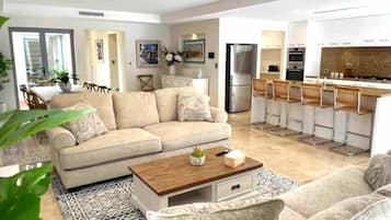 Smart TV, books, stereo