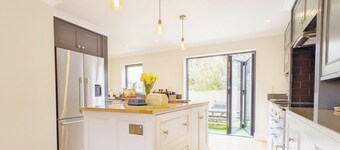 Steddles - Chichester  -  a town house that sleeps 8 guests  in 4 bedrooms