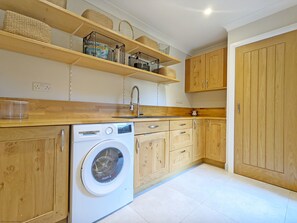 Interior - Steddles - Chichester - a town house that sleeps 8 guests in 4 bedrooms (Chichester)