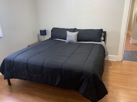 2 bedrooms, desk, free WiFi, bed sheets. Two Bedroom Private Townhome Near Downtown Indianapolis