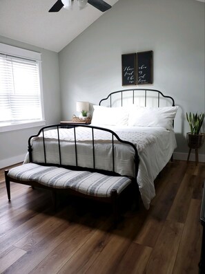 3 bedrooms, desk, iron/ironing board, free WiFi