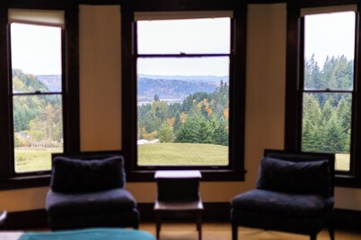 1910 Vintage Ranch House with beautiful views