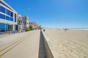 海灘、躺椅、沙灘巾