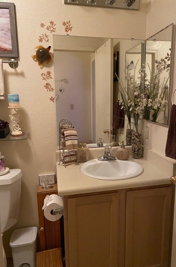 Combined shower/tub