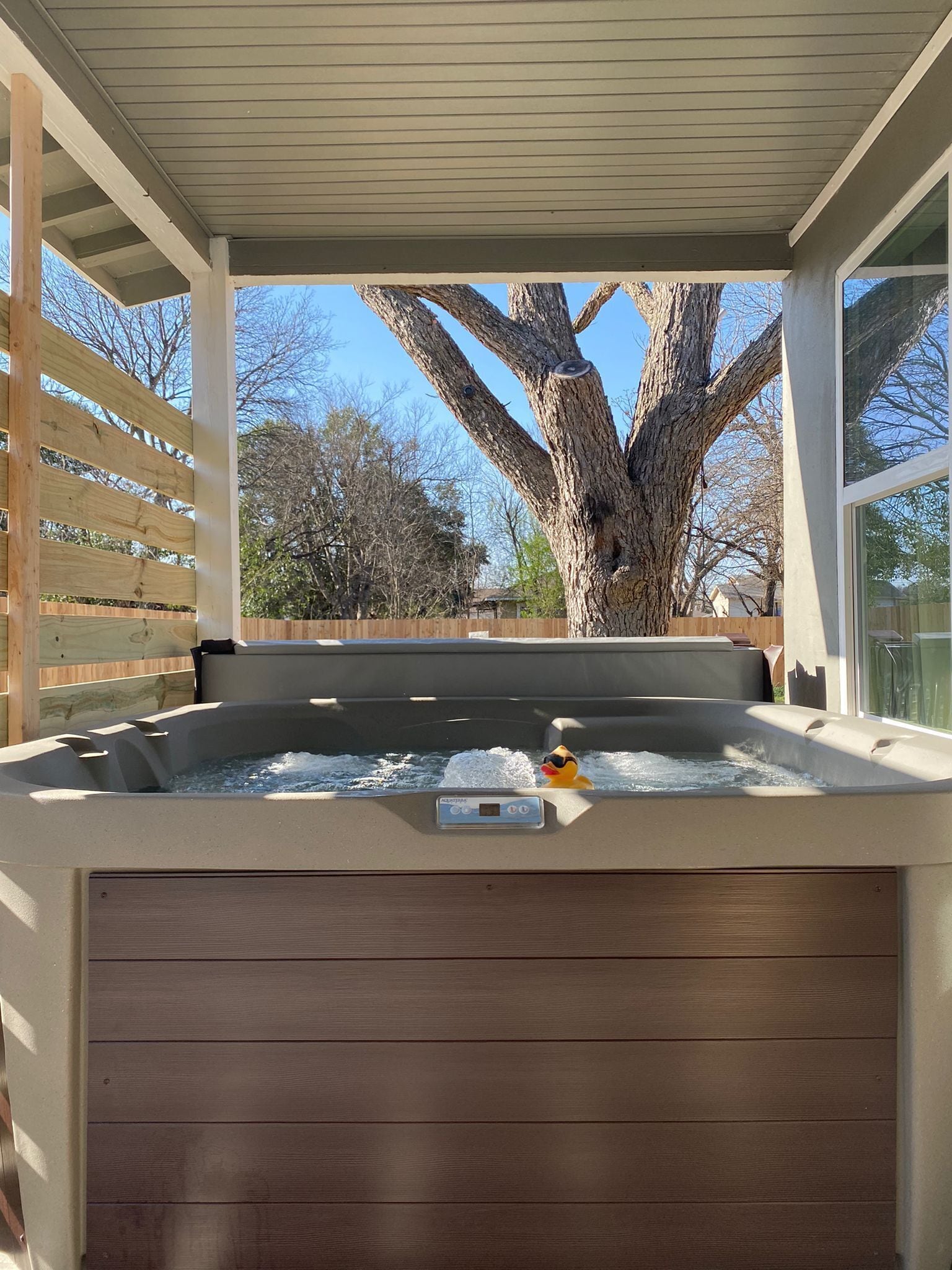Outdoor spa tub