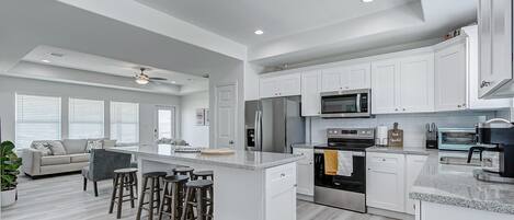 Fridge, oven, stovetop, dishwasher