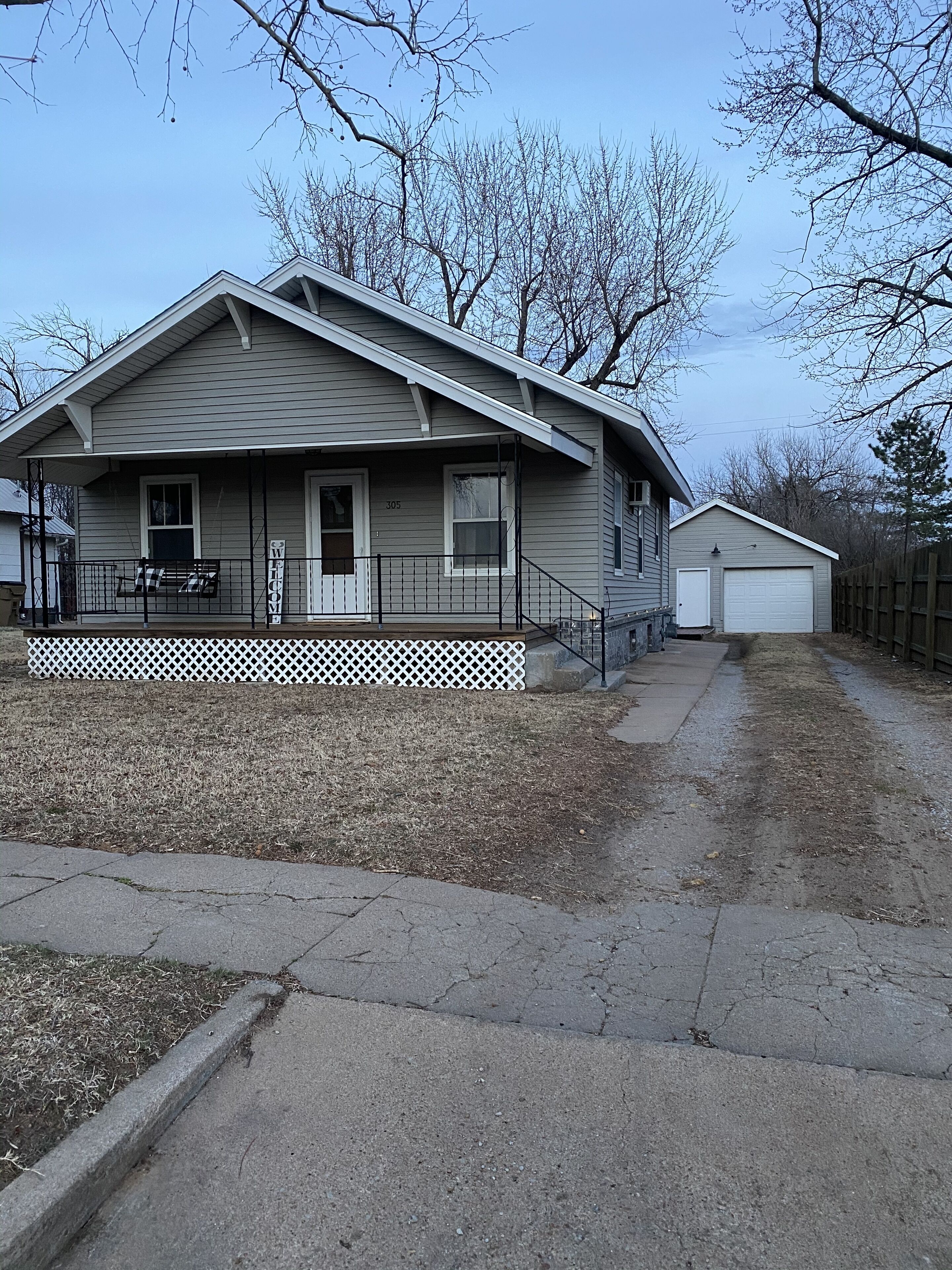 Cozy 2 bedroom home with your own parking. Can sleep 9