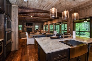 Fridge, microwave, oven, stovetop - November Discounts - The Toccoa River - Aska Adventure Area - Hike, Fish & Relax (Blue Ridge)