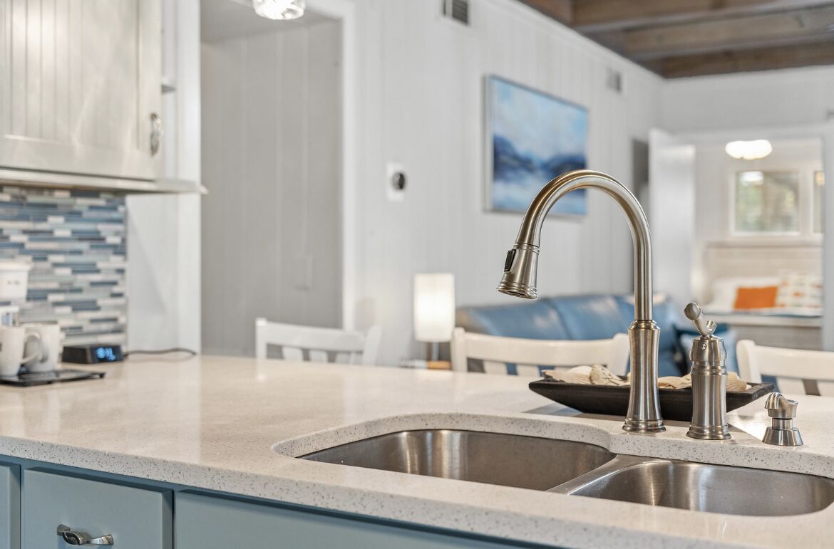 Tiki beach house- close to everything!