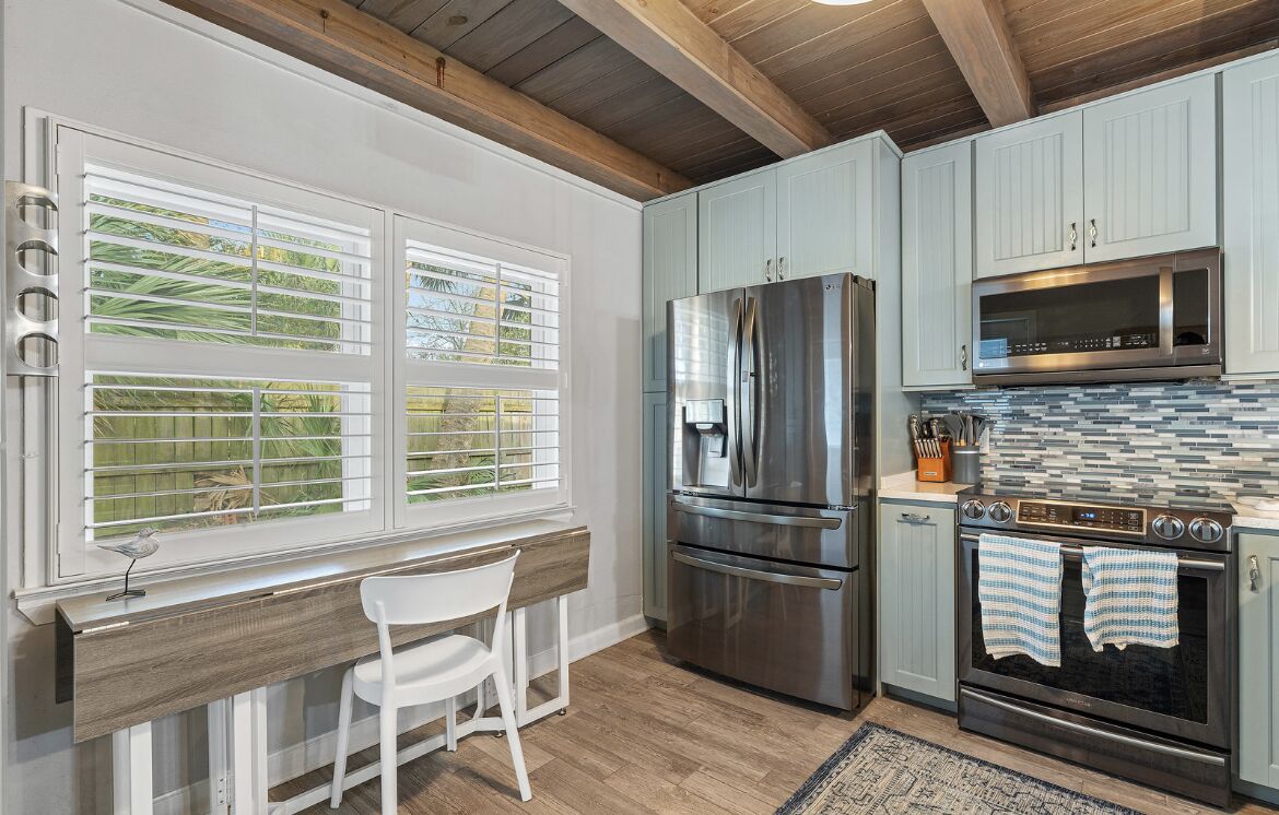 Tiki beach house- close to everything!