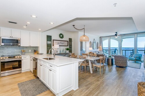 Updated Luxury Condo |Spectacular Water Views |On-site Restaurants |Relaxing Spa-Pools-Tennis Courts
