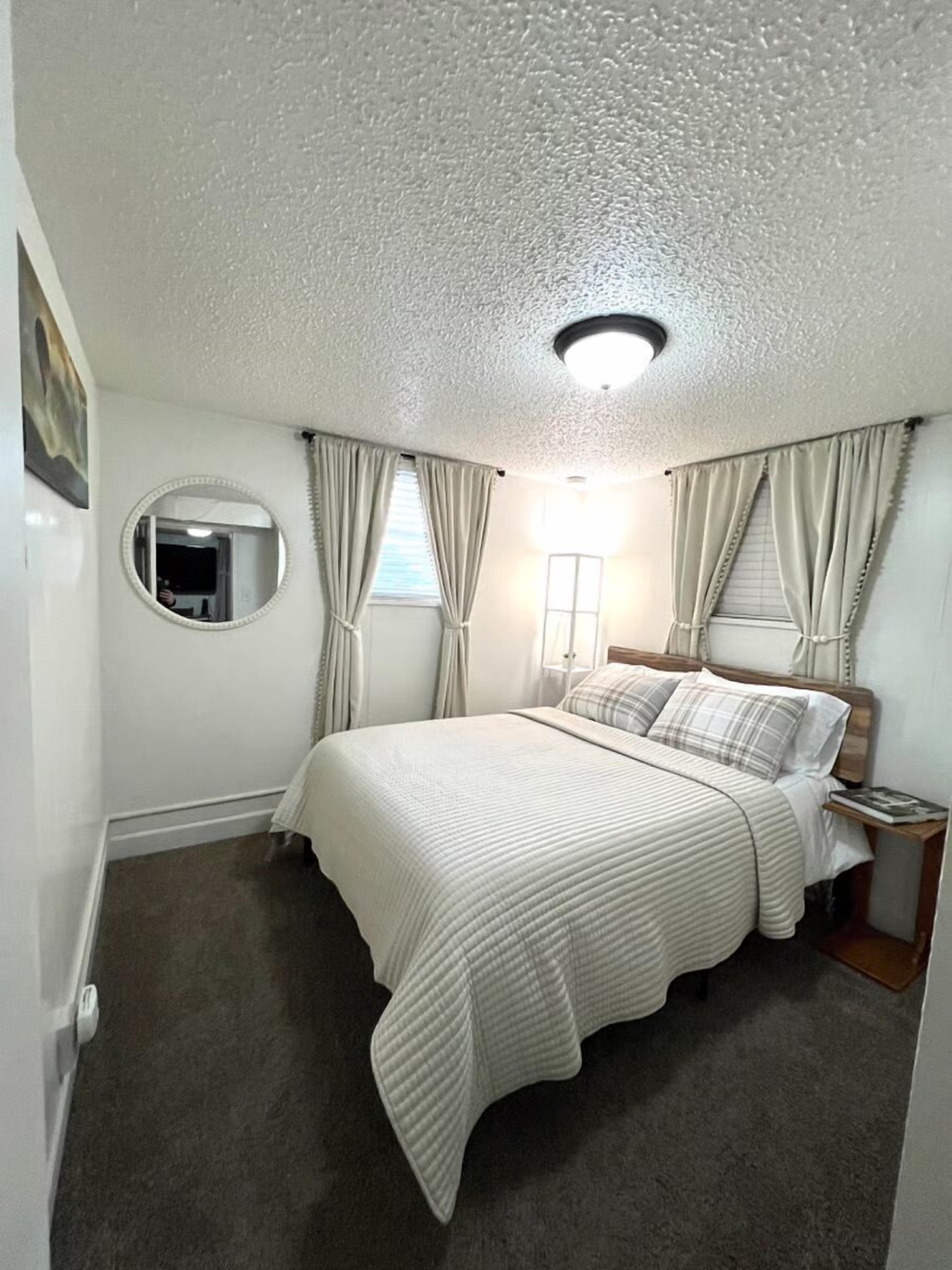 2 quartos, escrivaninha, Wi-Fi de cortesia, roupa de cama