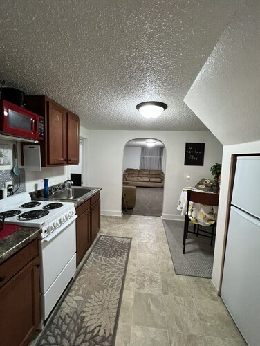 Private Clean Pet Friendly Duplex Near Downtown