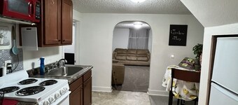 Private Clean Pet Friendly Duplex Near Downtown