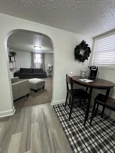 Private Clean Pet Friendly Duplex Near Downtown