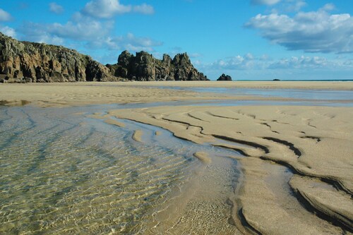 Cynibre -  a house that sleeps 6 guests  in 3 bedrooms