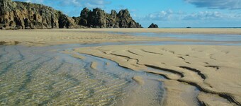 Cynibre -  a house that sleeps 6 guests  in 3 bedrooms