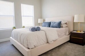 3 slaapkamers, een strijkplank/strijkijzer, gratis wifi, beddengoed