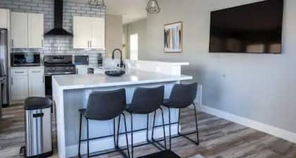 Luxe 3BR Oakland Escape | Chic Outdoor Living