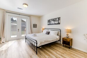 4 bedrooms, desk, travel crib, free WiFi