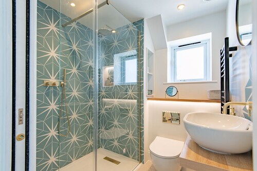 Wheelwrights Cottage -  beautiful cottage by Bloom Stays, sleeping 5 guests  in 3 bedrooms
