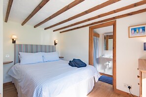 3 soverom, strykejern/-brett og reiseseng for barn