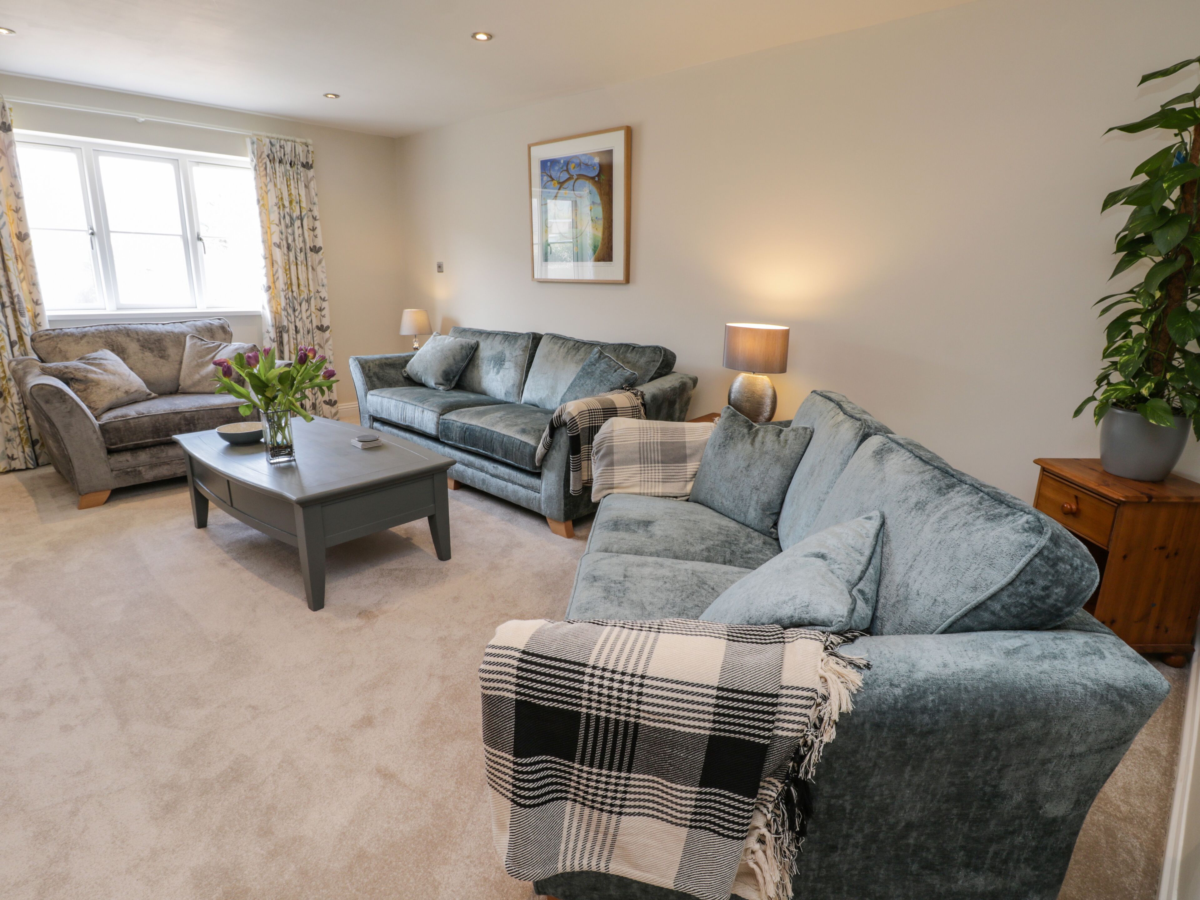 ROSE COTTAGE, pet friendly, character holiday cottage in Faceby