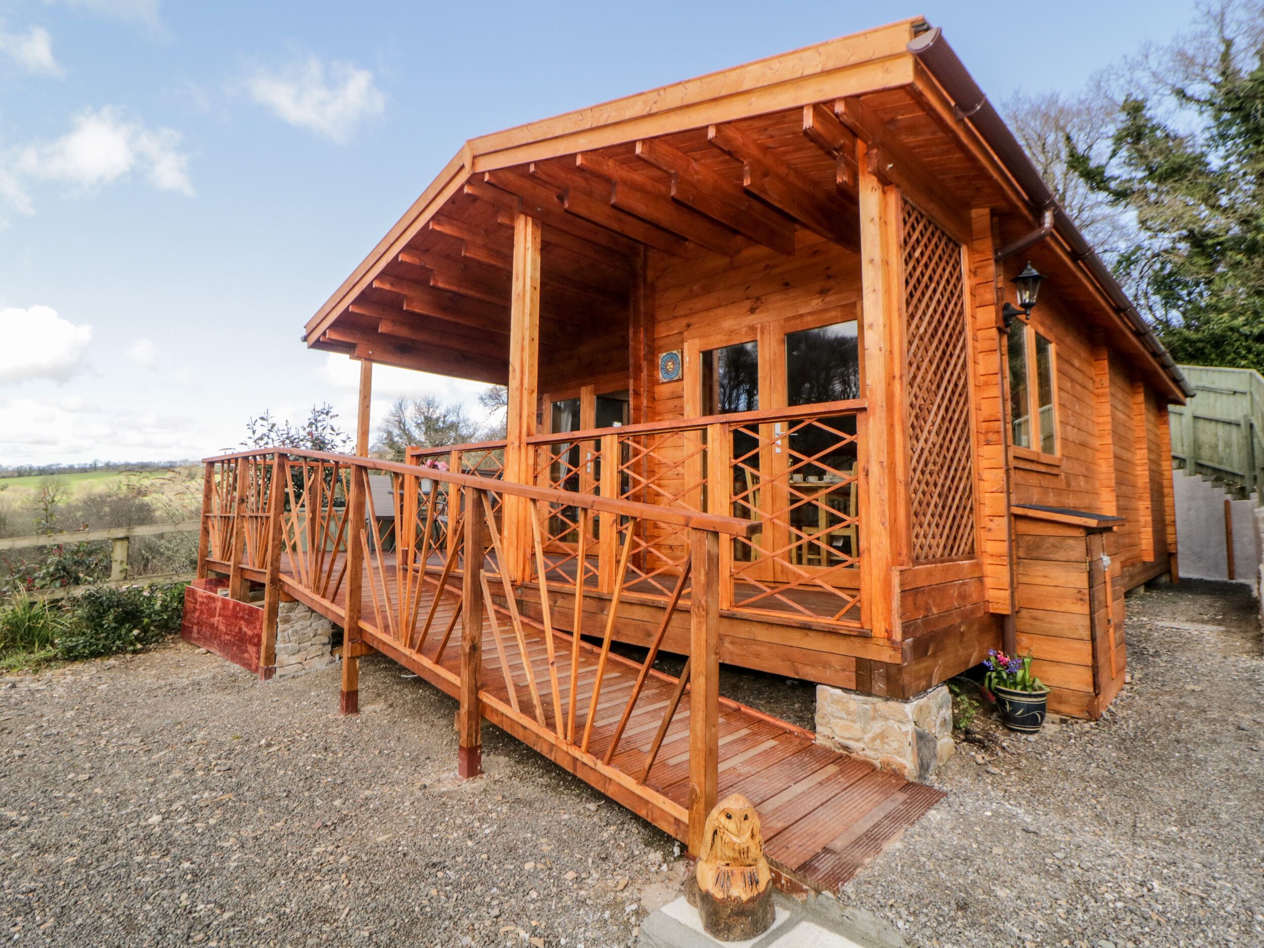 BEARSCOMBE VIEW, pet friendly, with pool in Modbury