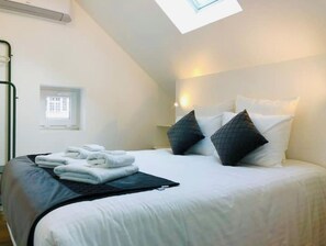 1 dormitori, planxa i posts de planxar, wifi gratuïta i roba de llit 