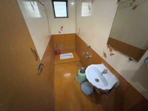 Four Bed Deluxe Non AC | Bathroom | Shower, soap, shampoo - Hotel Temple Sai (Rahata)